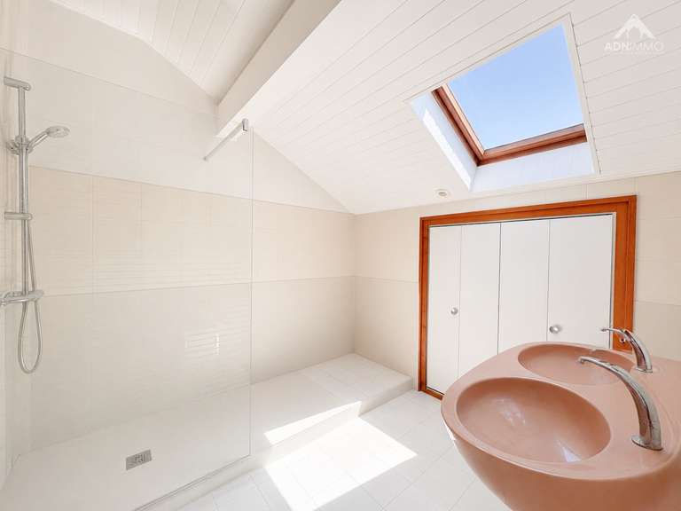 Maison Saint-Genis-Pouilly - 4 chambres - 159m²