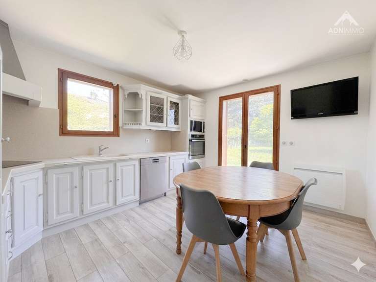 Maison Saint-Genis-Pouilly - 4 chambres - 159m²