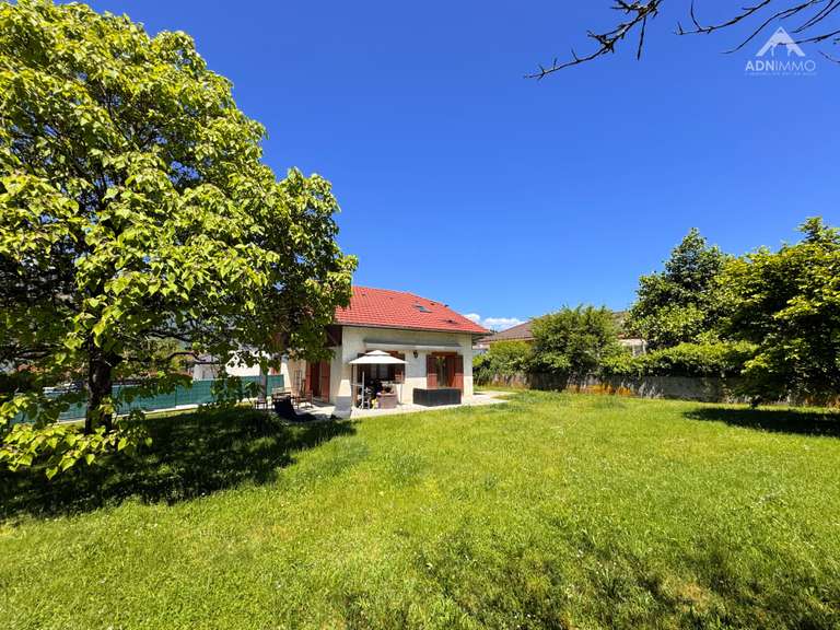 Maison Saint-Genis-Pouilly - 4 chambres - 159m²