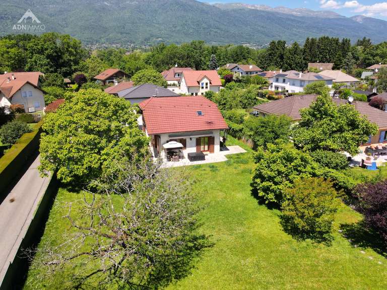 Maison Saint-Genis-Pouilly - 4 chambres - 159m²