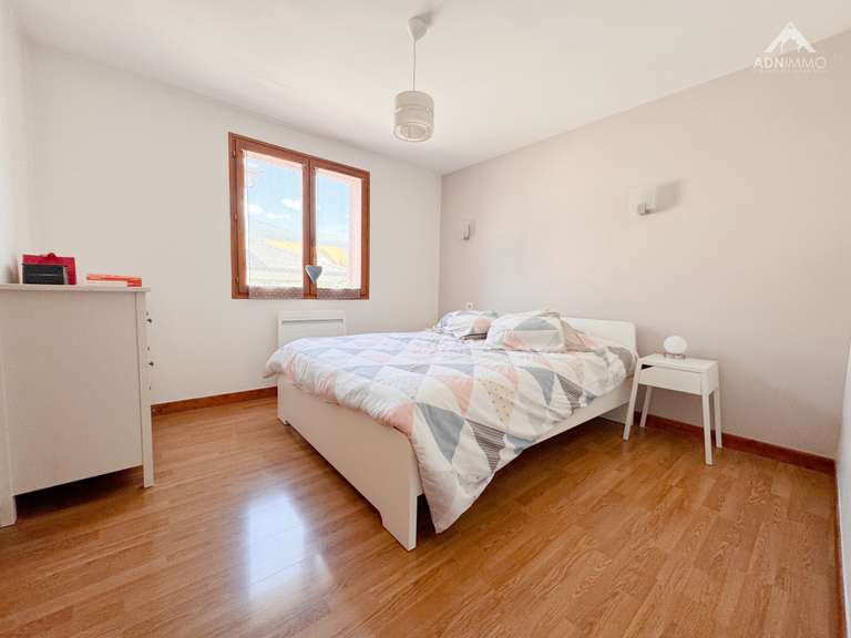 Maison Saint-Genis-Pouilly - 4 chambres - 159m²