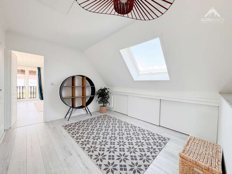 Maison Saint-Genis-Pouilly - 4 chambres - 218m²