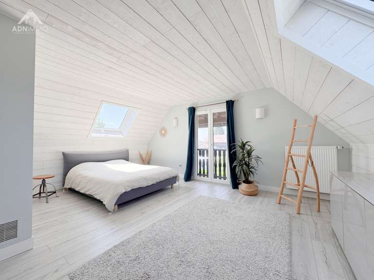 Maison Saint-Genis-Pouilly - 4 chambres - 218m²