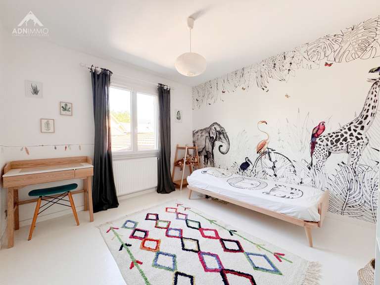 Maison Saint-Genis-Pouilly - 4 chambres - 218m²