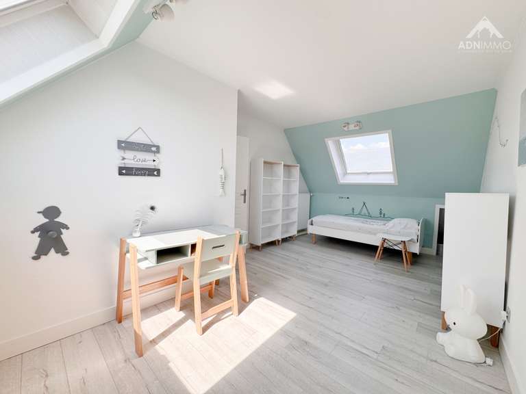Maison Saint-Genis-Pouilly - 4 chambres - 218m²