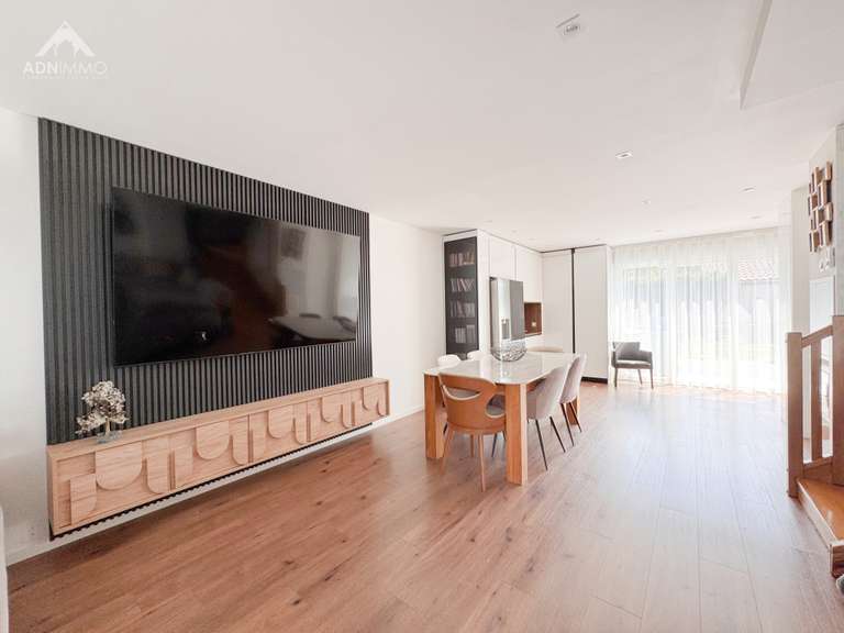 Maison Saint-Genis-Pouilly - 3 chambres - 100m²