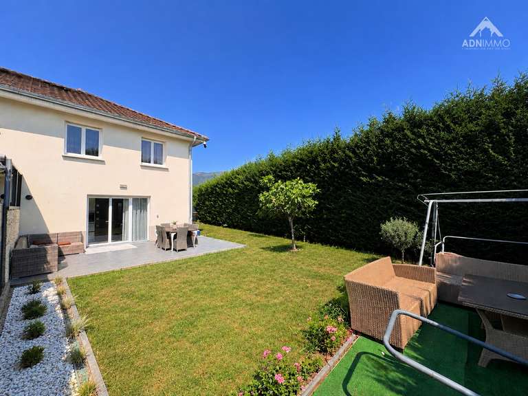 Maison Saint-Genis-Pouilly - 3 chambres - 100m²