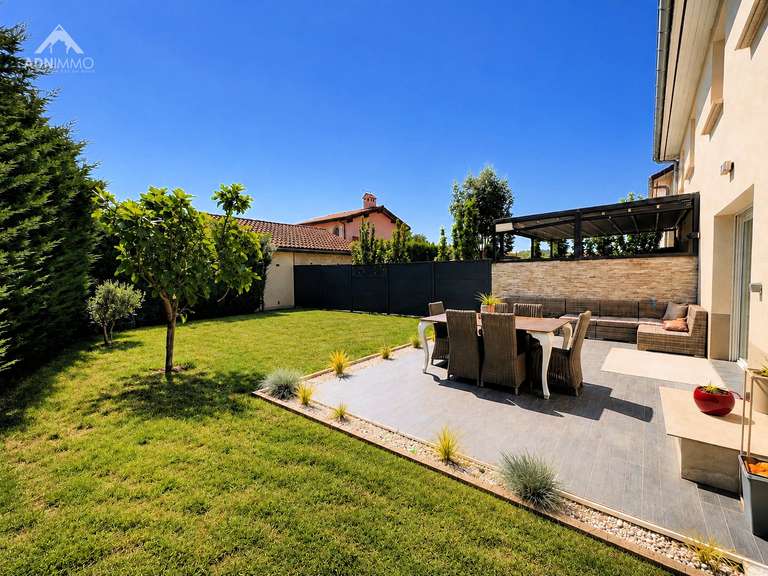 Maison Saint-Genis-Pouilly - 3 chambres - 100m²