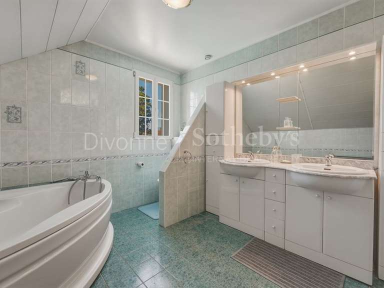 Maison Saint-Genis-Pouilly - 4 chambres - 190m²
