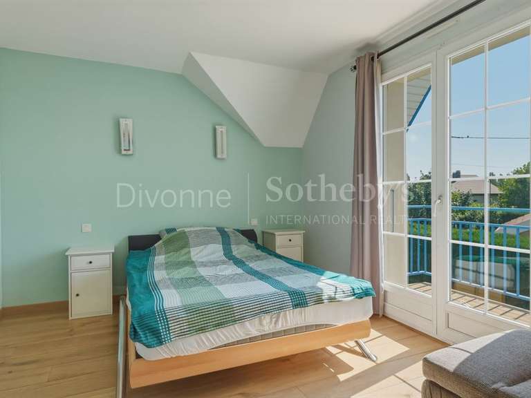 Maison Saint-Genis-Pouilly - 4 chambres - 190m²