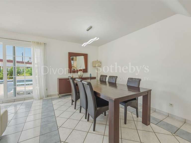 Maison Saint-Genis-Pouilly - 4 chambres - 190m²