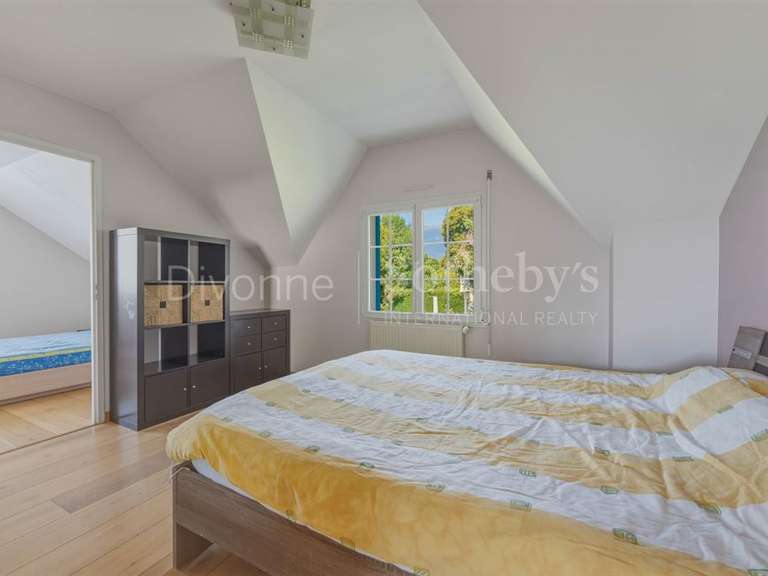 Maison Saint-Genis-Pouilly - 4 chambres - 190m²