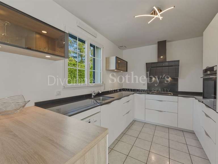 Maison Saint-Genis-Pouilly - 4 chambres - 190m²