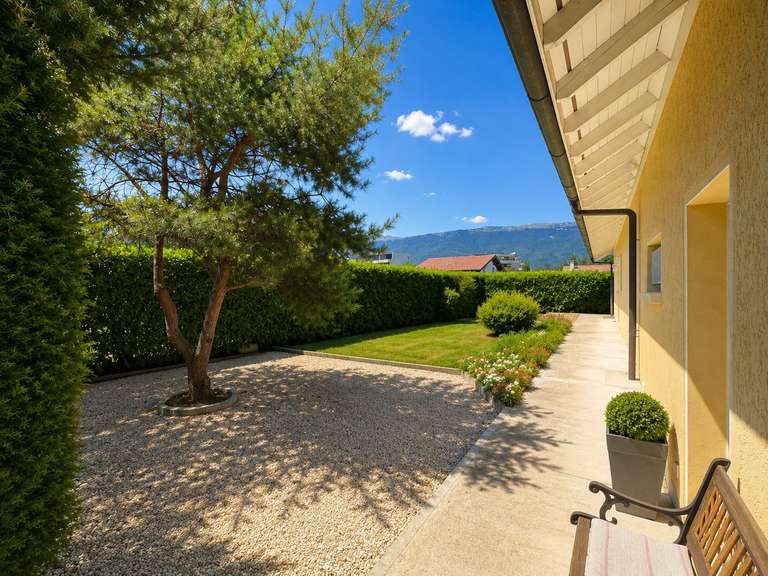 Maison Saint-Genis-Pouilly - 3 chambres - 140m²