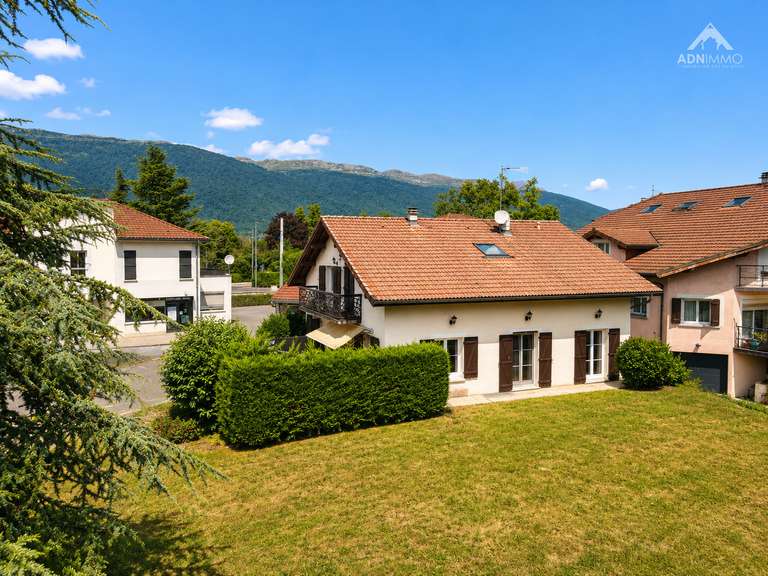 House Saint-Genis-Pouilly - 6 bedrooms - 287m²