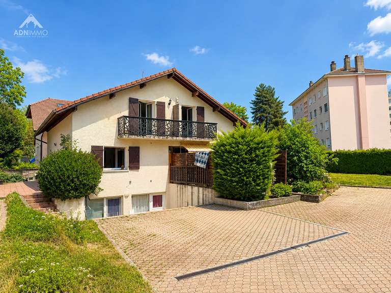 House Saint-Genis-Pouilly - 6 bedrooms - 287m²