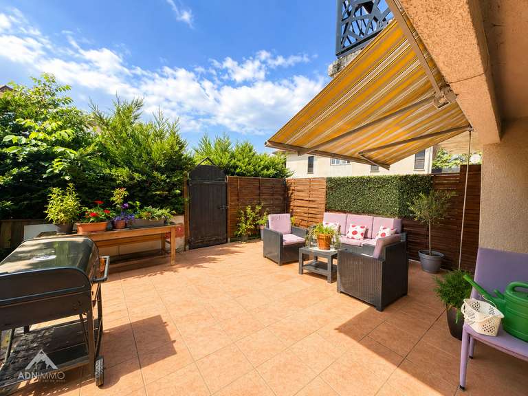 House Saint-Genis-Pouilly - 6 bedrooms - 287m²