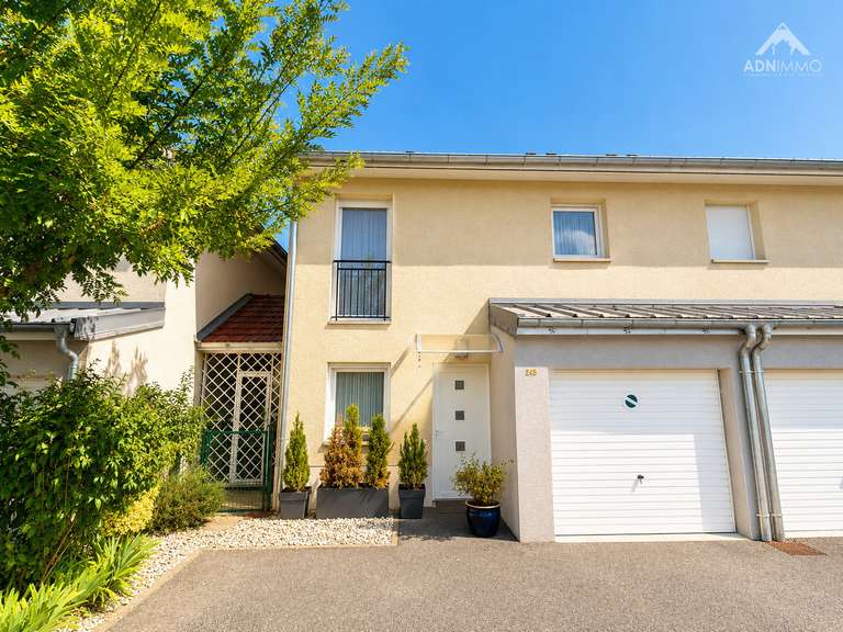Maison Saint-Genis-Pouilly - 4 chambres - 90m²
