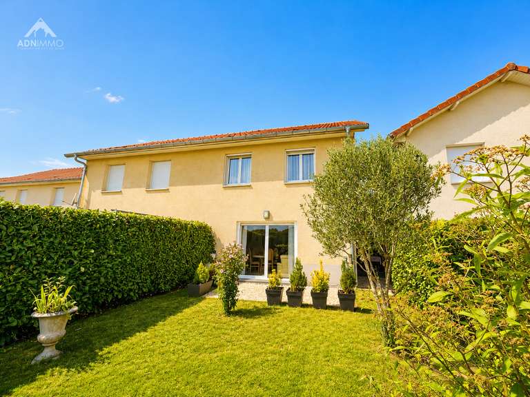 Maison Saint-Genis-Pouilly - 4 chambres - 90m²