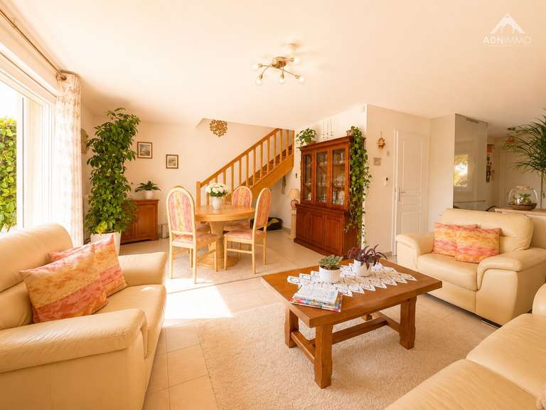 Maison Saint-Genis-Pouilly - 4 chambres - 90m²