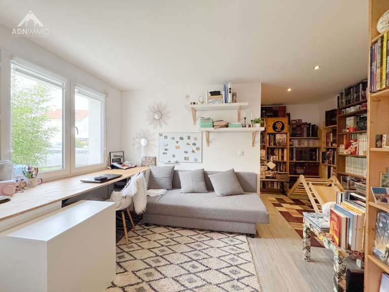 Maison Saint-Genis-Pouilly - 4 chambres - 131m²