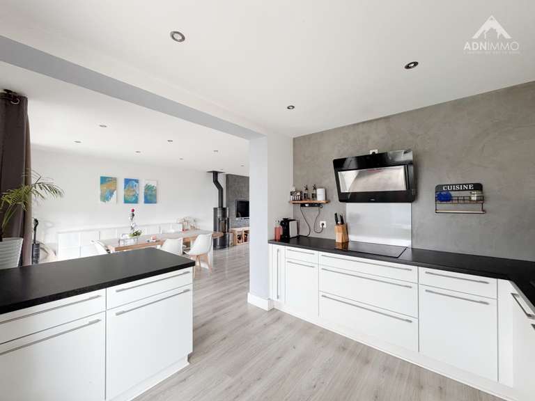 Maison Saint-Genis-Pouilly - 4 chambres - 131m²