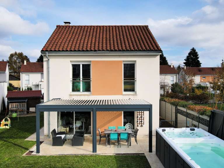 Maison Saint-Genis-Pouilly - 4 chambres - 131m²