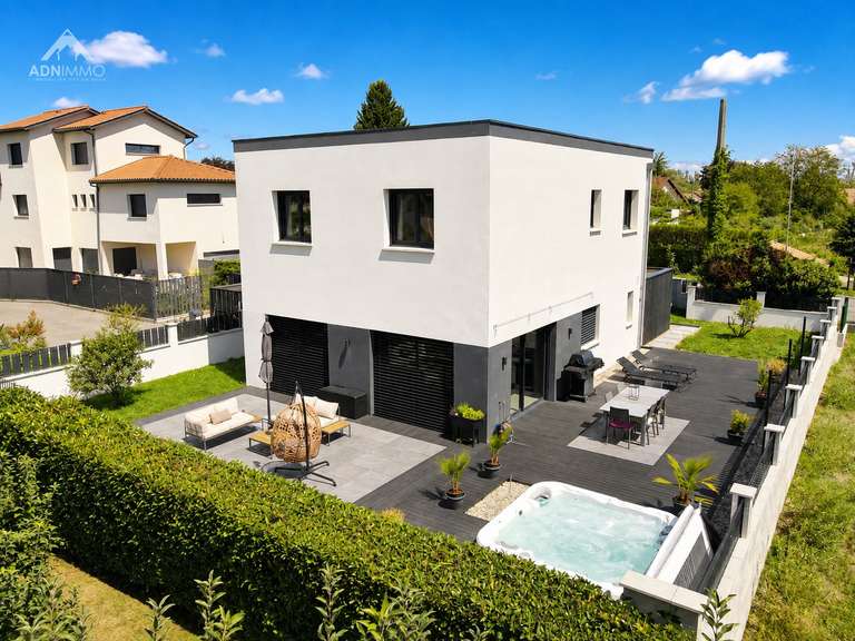 Maison Saint-Genis-Pouilly - 4 chambres - 133m²