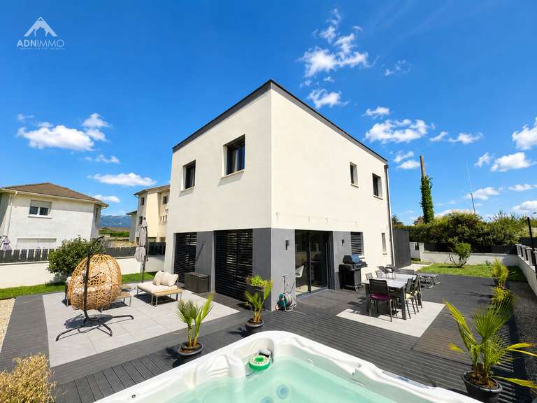 Maison Saint-Genis-Pouilly - 4 chambres - 133m²