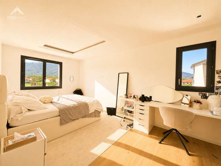 Maison Saint-Genis-Pouilly - 4 chambres - 133m²