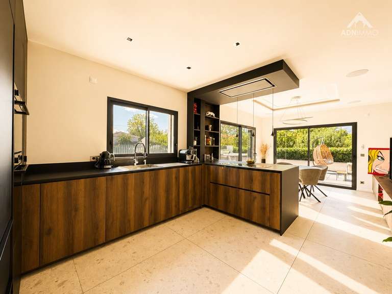 Maison Saint-Genis-Pouilly - 4 chambres - 133m²
