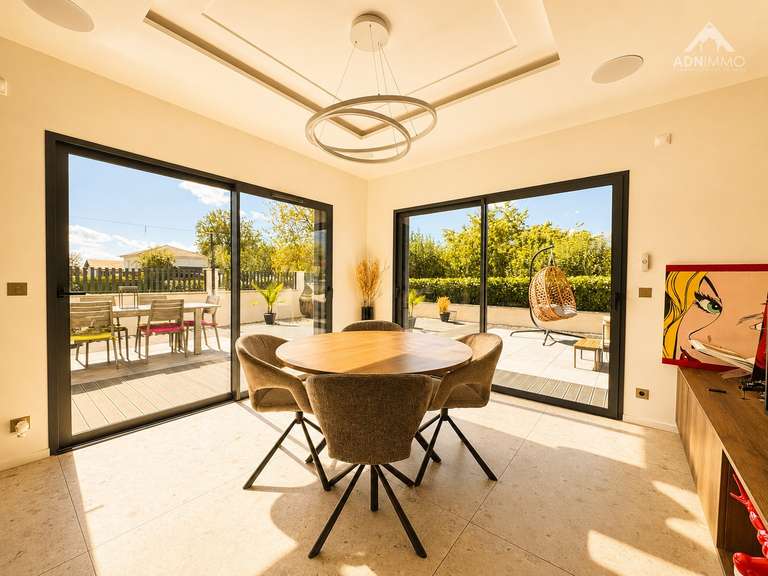 Maison Saint-Genis-Pouilly - 4 chambres - 133m²