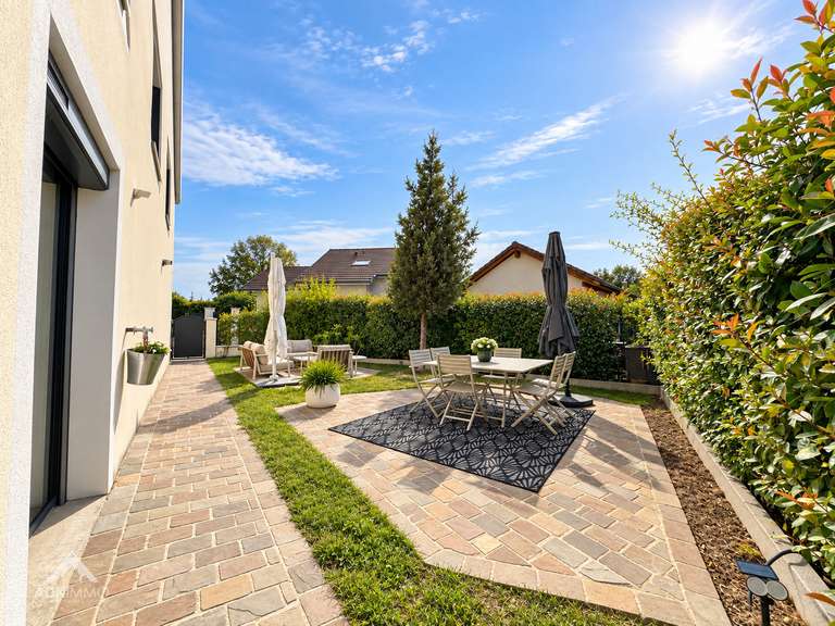 Maison Saint-Genis-Pouilly - 3 chambres - 148m²