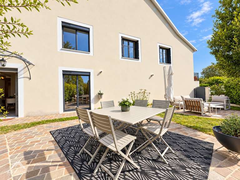 Maison Saint-Genis-Pouilly - 3 chambres - 148m²