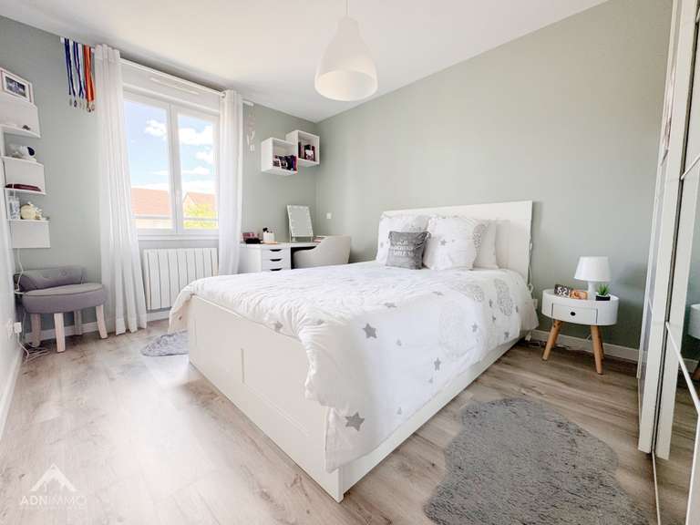 Maison Saint-Genis-Pouilly - 4 chambres - 110m²