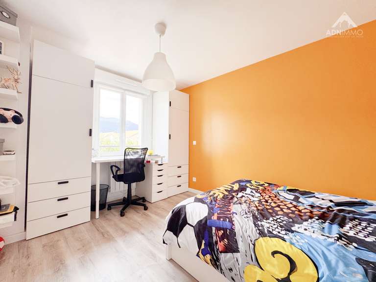 Maison Saint-Genis-Pouilly - 4 chambres - 110m²