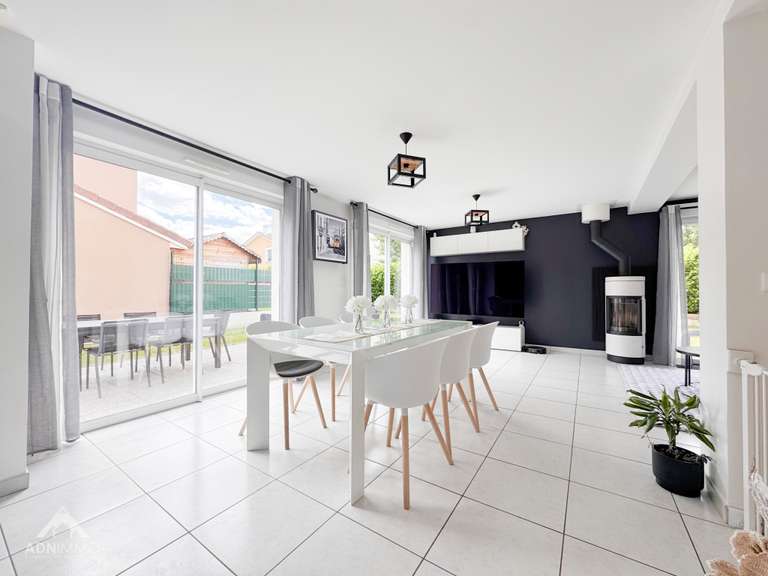 Maison Saint-Genis-Pouilly - 4 chambres - 110m²