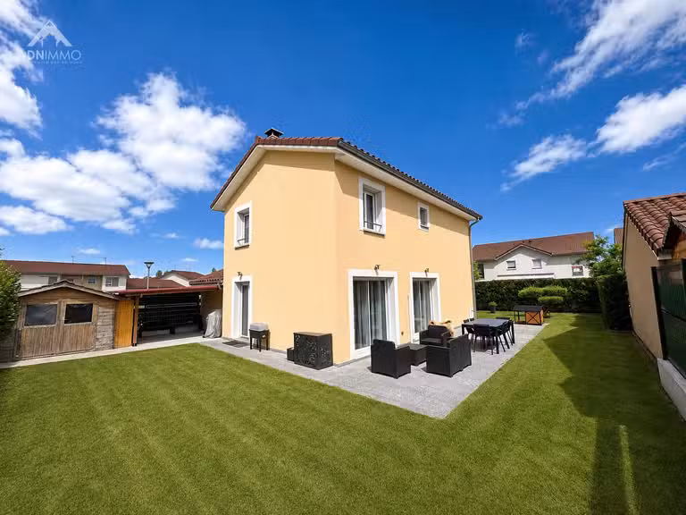 Maison Saint-Genis-Pouilly - 4 chambres - 110m²