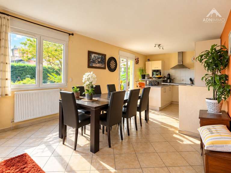Maison Saint-Genis-Pouilly - 4 chambres - 153m²