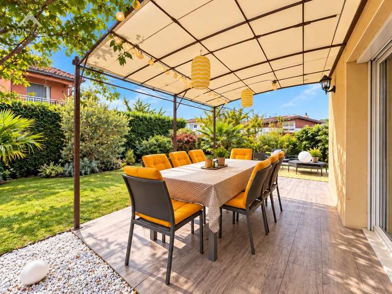 Maison Saint-Genis-Pouilly - 4 chambres - 153m²