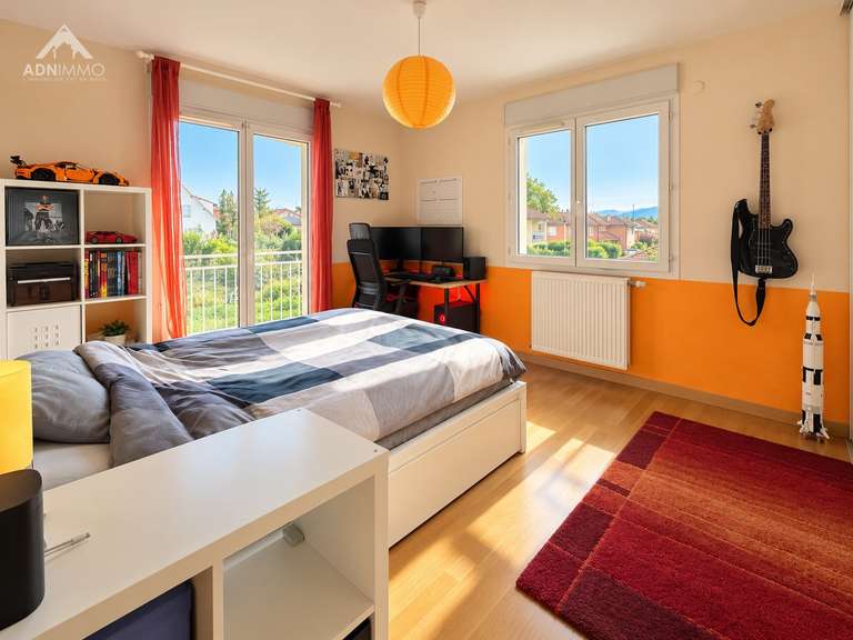 Maison Saint-Genis-Pouilly - 4 chambres - 153m²