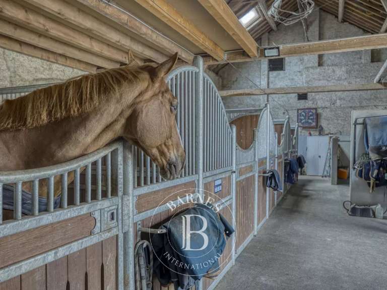 Propriété Saint-Genis-Pouilly - 453m²