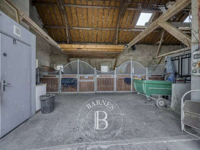 Propriété Saint-Genis-Pouilly - 453m²