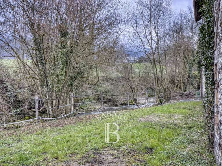 Propriété Saint-Genis-Pouilly - 453m²