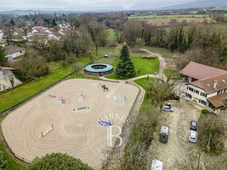 Propriété Saint-Genis-Pouilly - 453m²