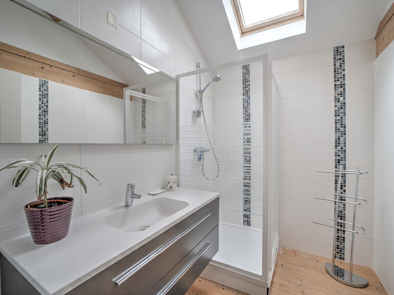Villa Saint-Genis-Pouilly - 4 chambres - 271m²