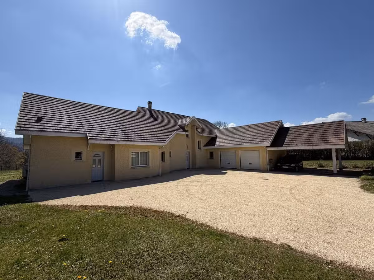 Maison Saint-Geoire-en-Valdaine
