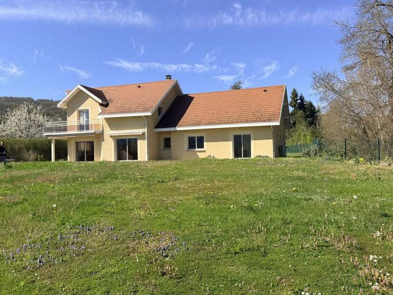 Maison Saint-Geoire-en-Valdaine - 240m²