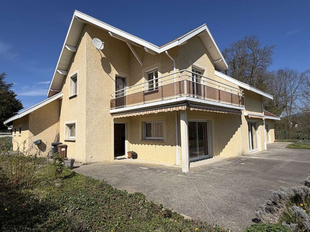 Maison Saint-Geoire-en-Valdaine
