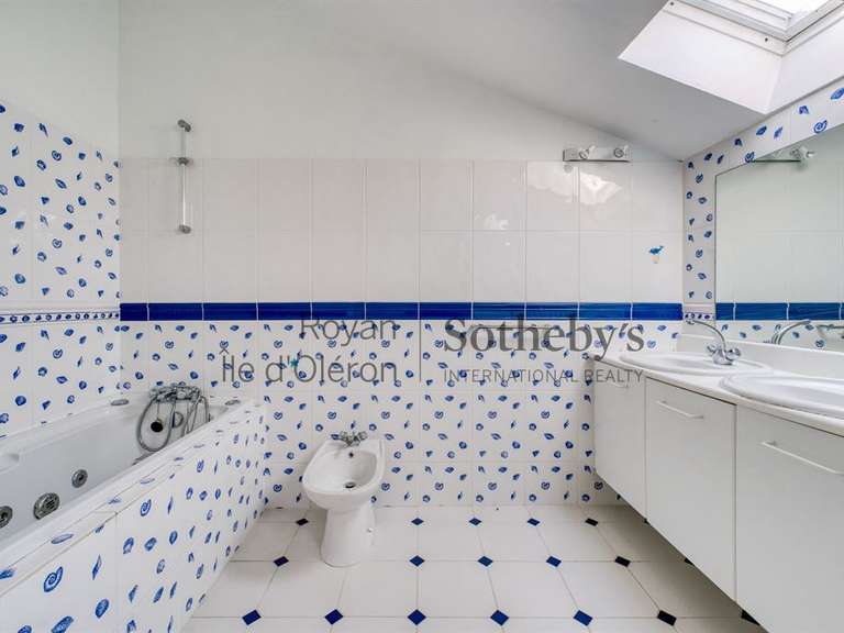 Maison Saint-Georges-d'Oléron - 5 chambres - 240m²